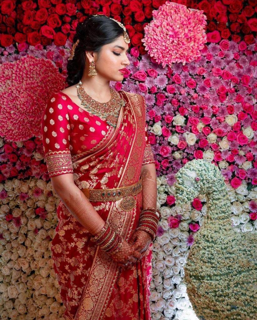 Majesty Red Soft Banarasi Silk Saree With Angelic Blouse Piece