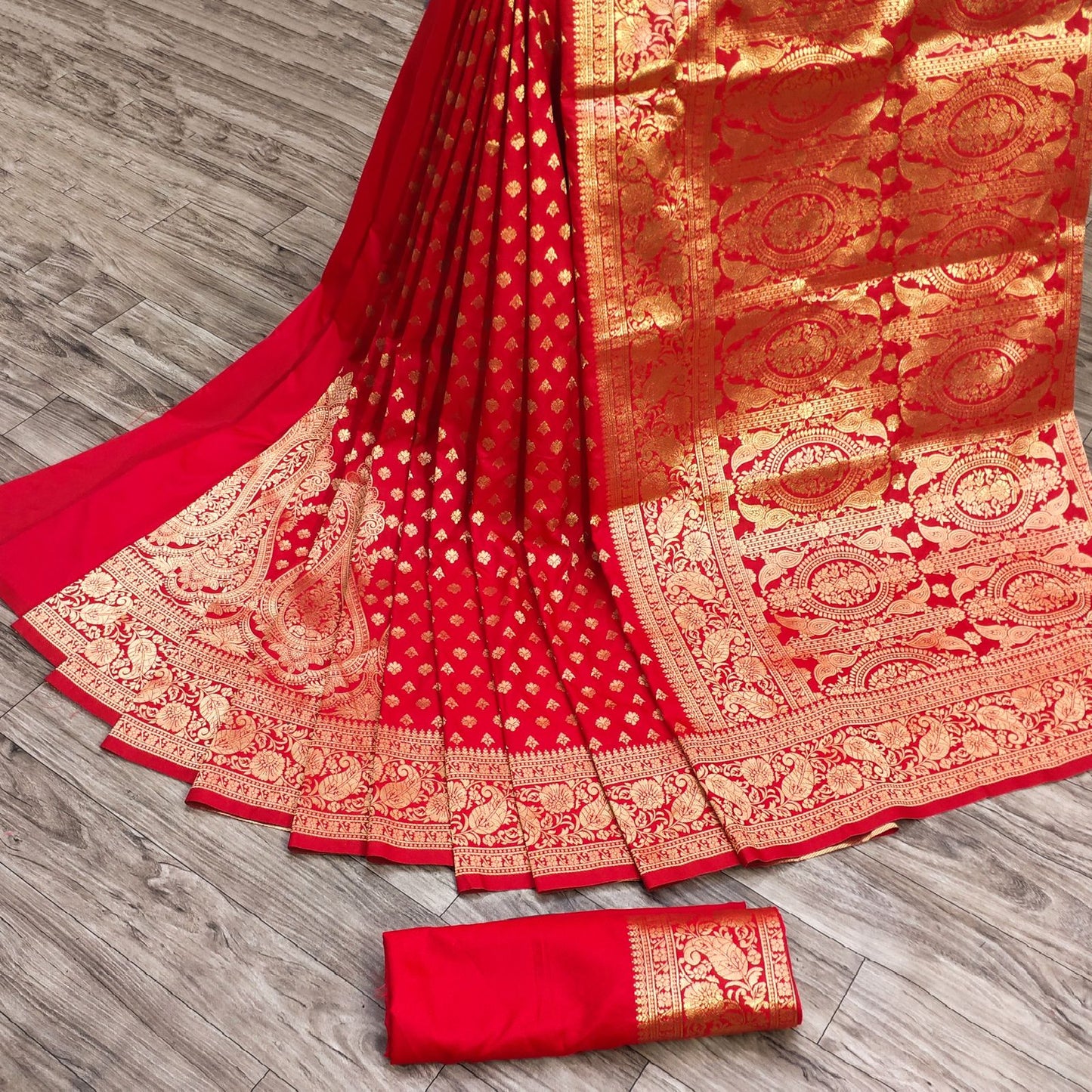 Prettiest Red Banarasi Silk Saree With Panoply Blouse Piece