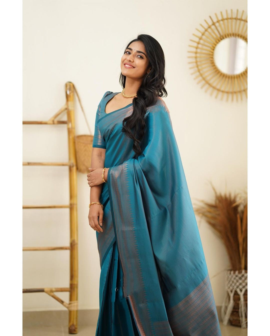Brood Firozi Soft Silk Saree With Moiety Blouse Piece