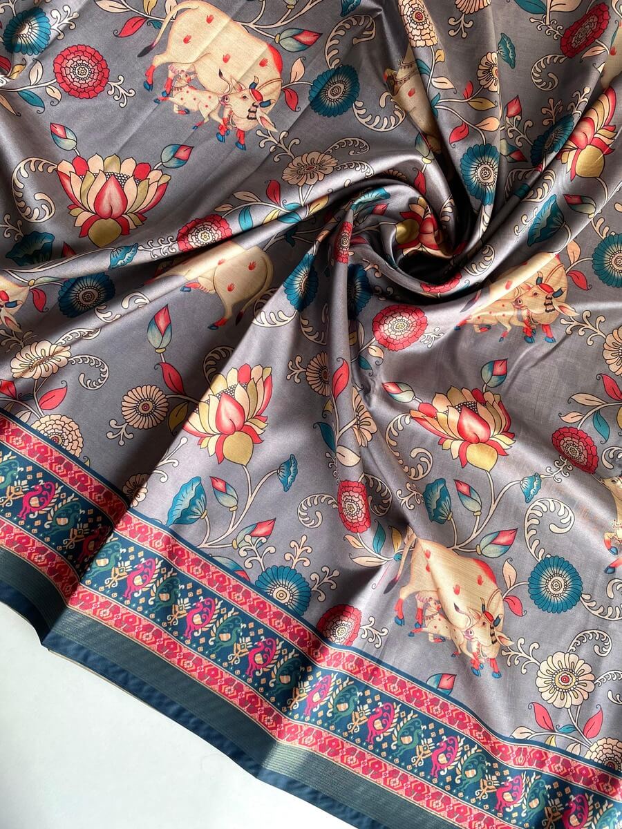 Evanescent Grey Kalamkari Printed Viscose Dola Silk Saree With Magnetic Blouse Piece