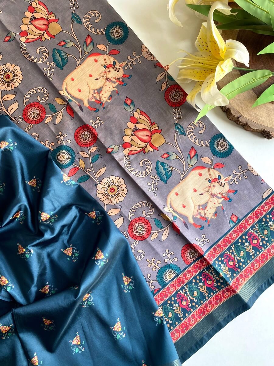 Evanescent Grey Kalamkari Printed Viscose Dola Silk Saree With Magnetic Blouse Piece