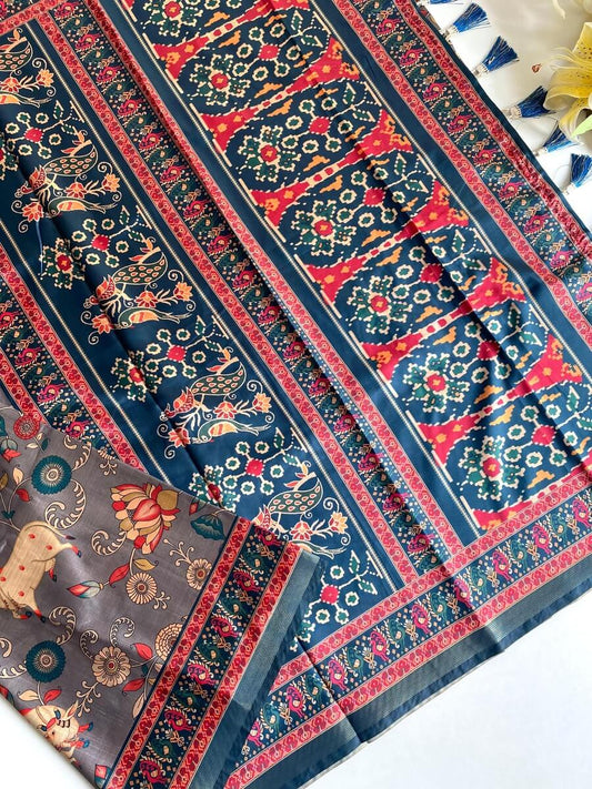 Evanescent Grey Kalamkari Printed Viscose Dola Silk Saree With Magnetic Blouse Piece